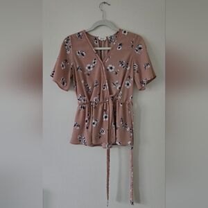 Small Sienna Sky, Pink tie up blouse with flowers!